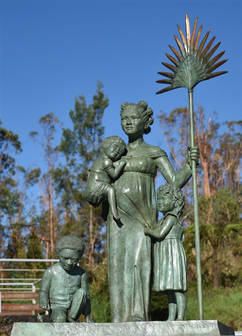 Statue contemporaine en bronze dédiée à Anne Mousse à Sainte-Marie