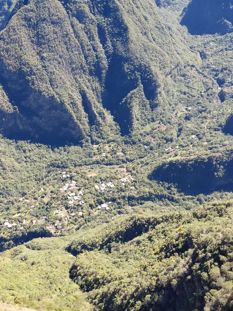 Lever de soleil depuis le piton des Neiges, au-dessus de Salazie, le 1er mars 2026.