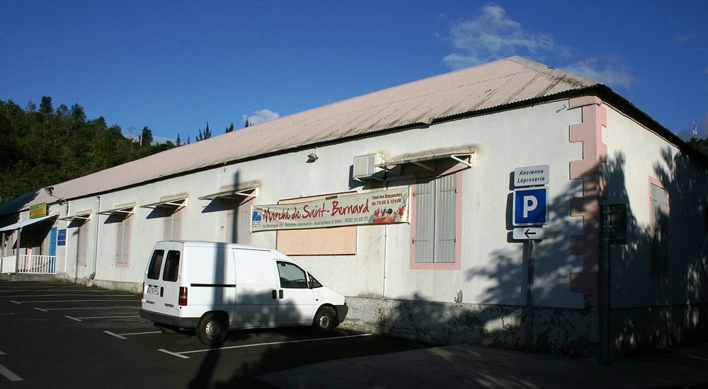 Un bâtiment de l’ancienne léproserie de Saint-Bernard, photographié après la fin de son usage sanitaire.