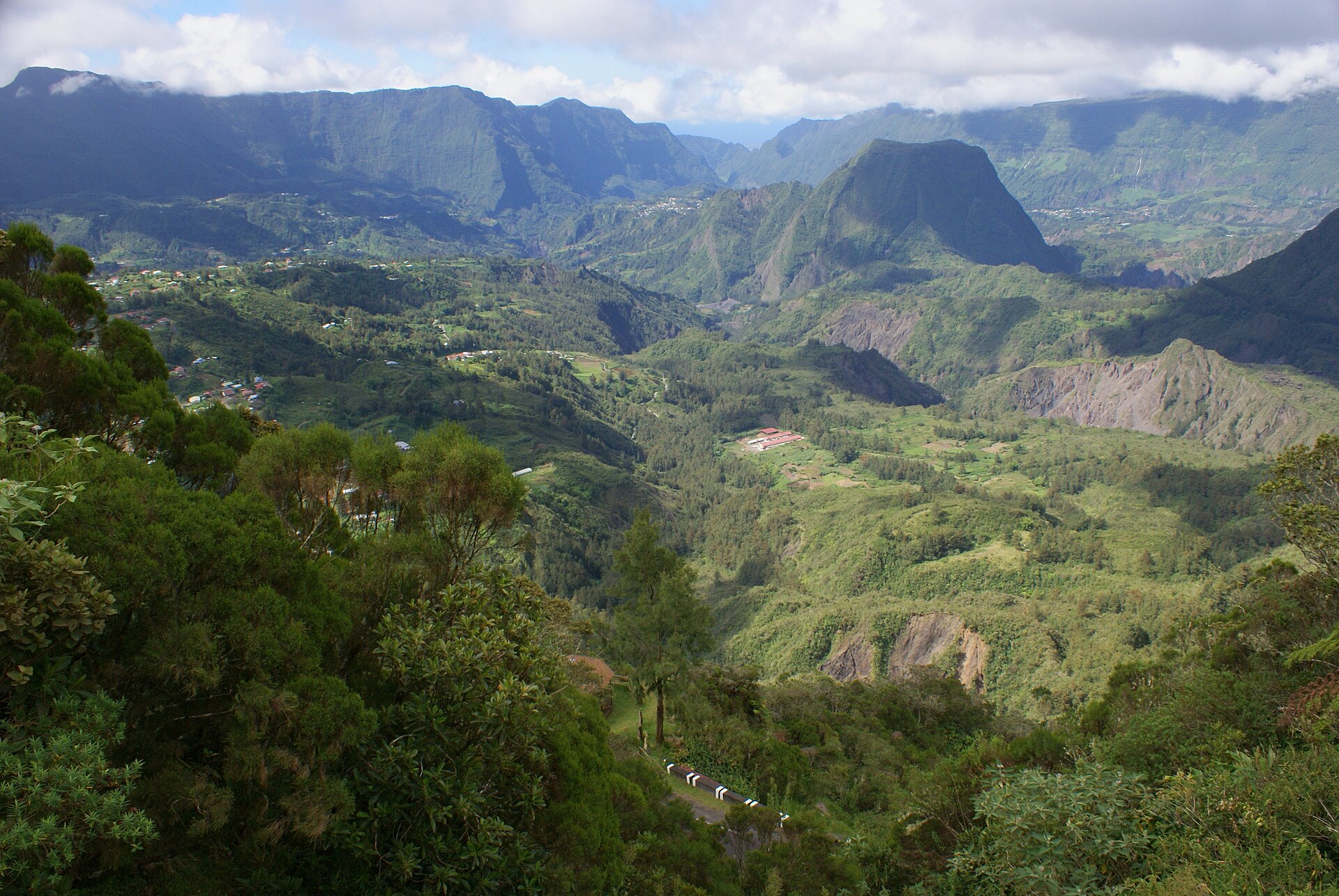 Panorama du cirque de Salazie, le 16 avril 2008. Le belvédère n’est pas nommé.