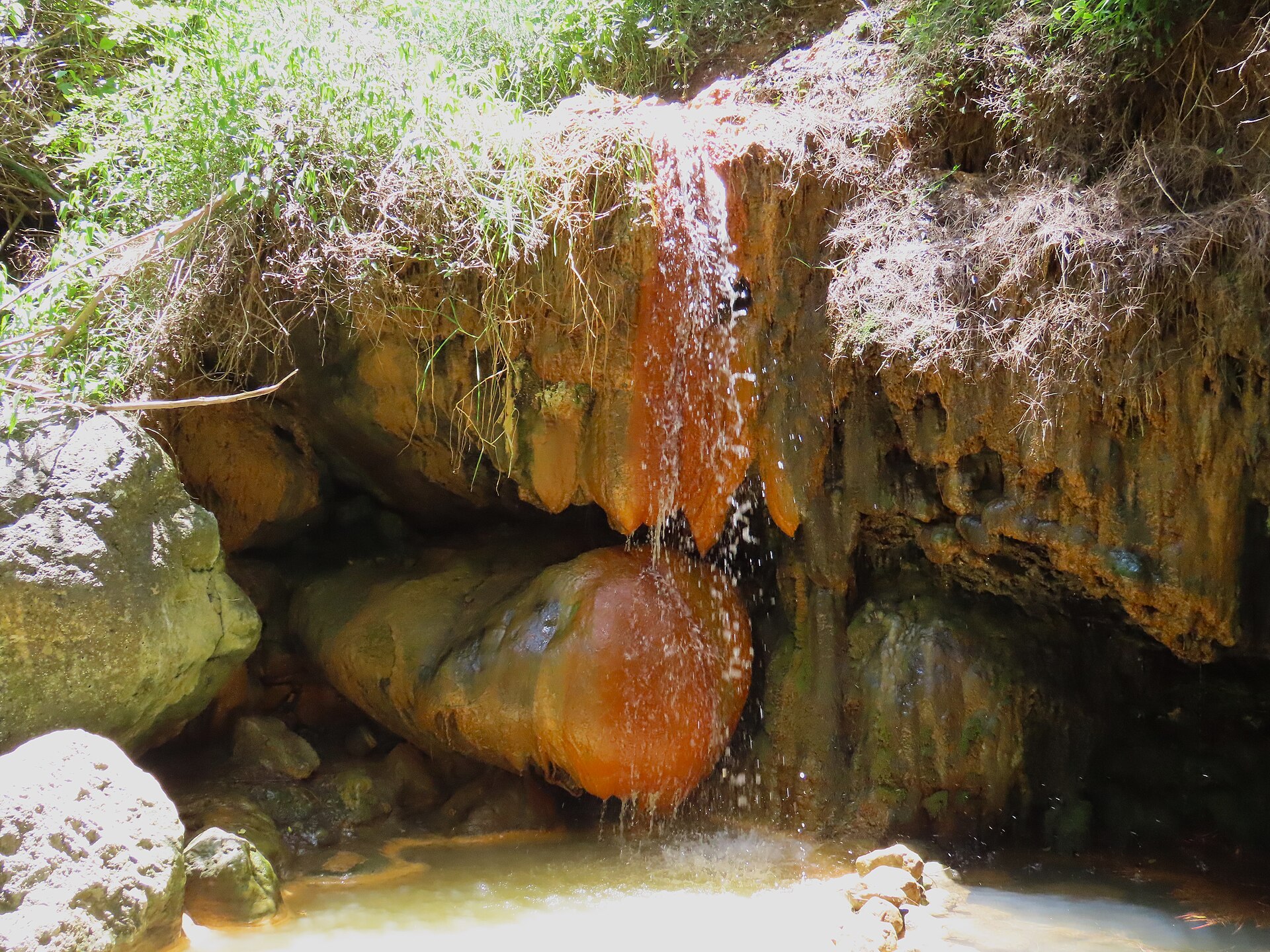 Anciens thermes de Cilaos, au Bras des Étangs.
