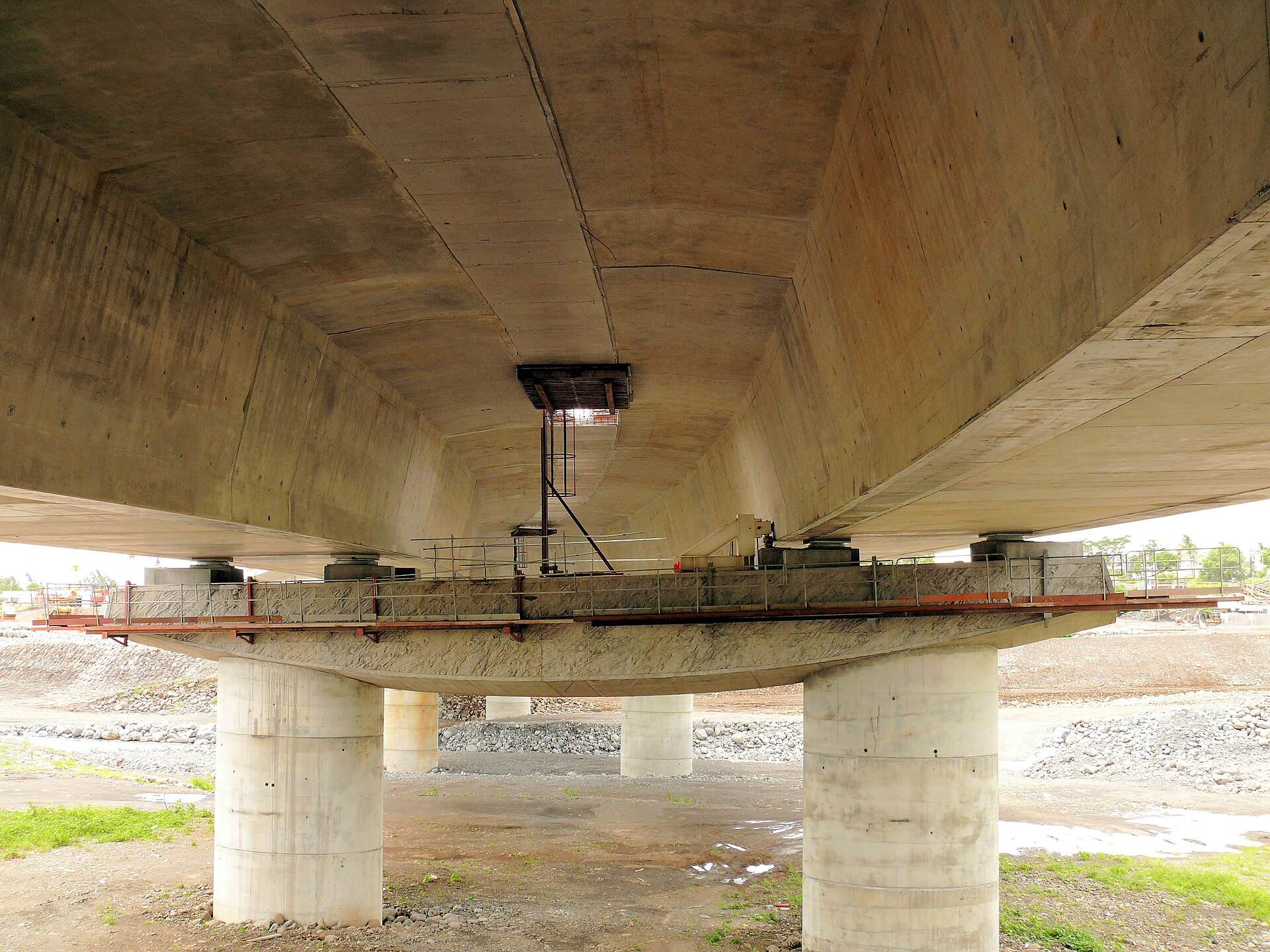 Chantier du pont de la Rivière des Pluies.
