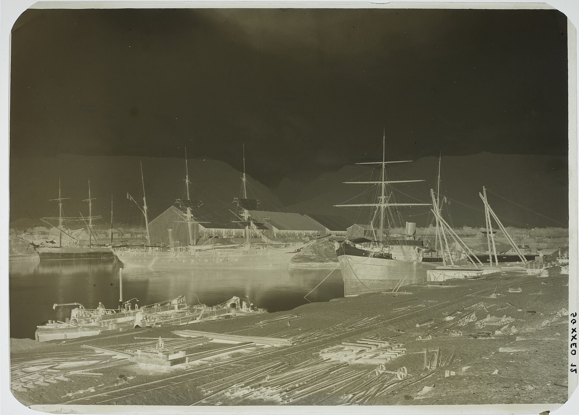 Le chantier et le bassin du Port.