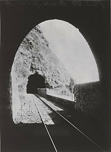Sortie d’un tunnel ferroviaire à Saint-Denis, Henri Georgi, entre 1879 et 1891.